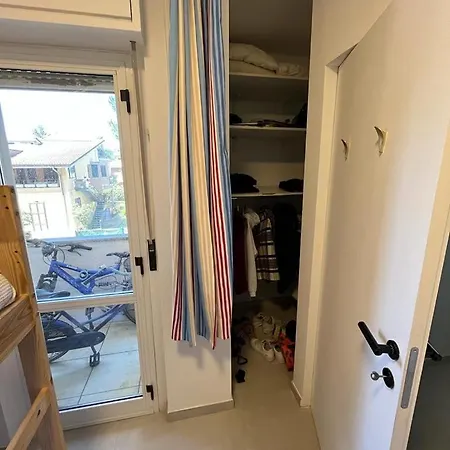 Recently Renovated Beachfront Retreat In בית נופש *