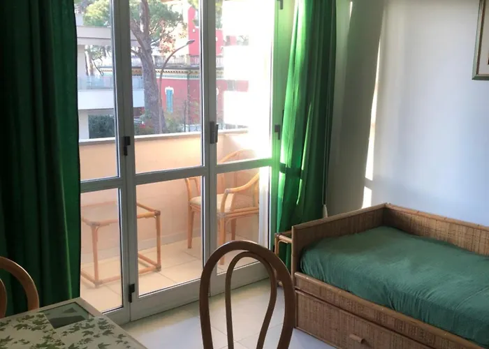 Recently Renovated Beachfront Retreat In בית נופש *