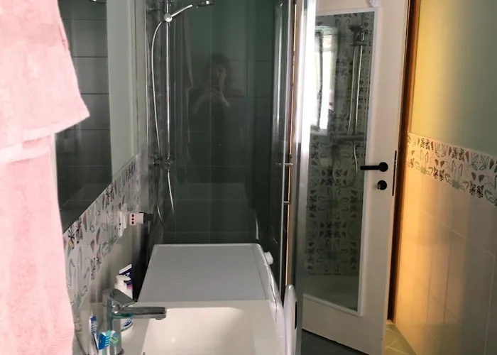 בית נופש Recently Renovated Beachfront Retreat In *