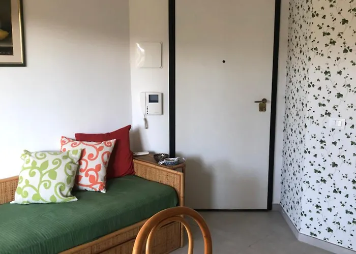 בית נופש Recently Renovated Beachfront Retreat In