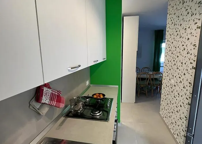 Recently Renovated Beachfront Retreat In בית נופש ג'וליאנובה