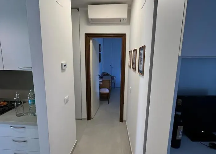 Recently Renovated Beachfront Retreat In בית נופש