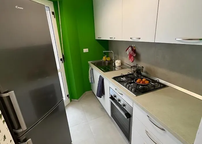 Recently Renovated Beachfront Retreat In בית נופש