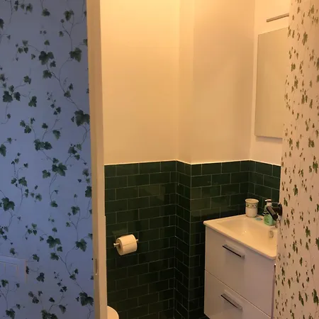 Recently Renovated Beachfront Retreat In * Джулианова