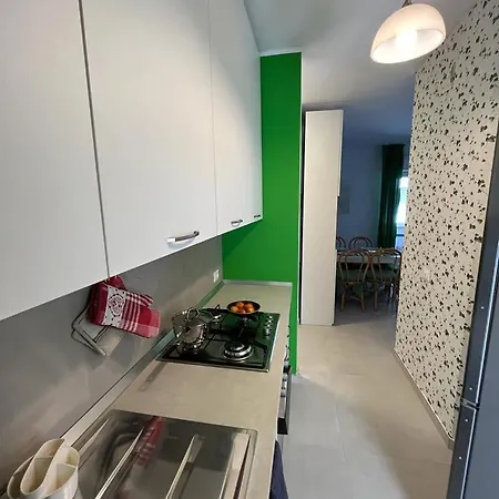 Recently Renovated Beachfront Retreat In Σπίτι διακοπών Giulianova