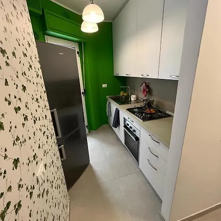 Recently Renovated Beachfront Retreat In Vakantiehuis *