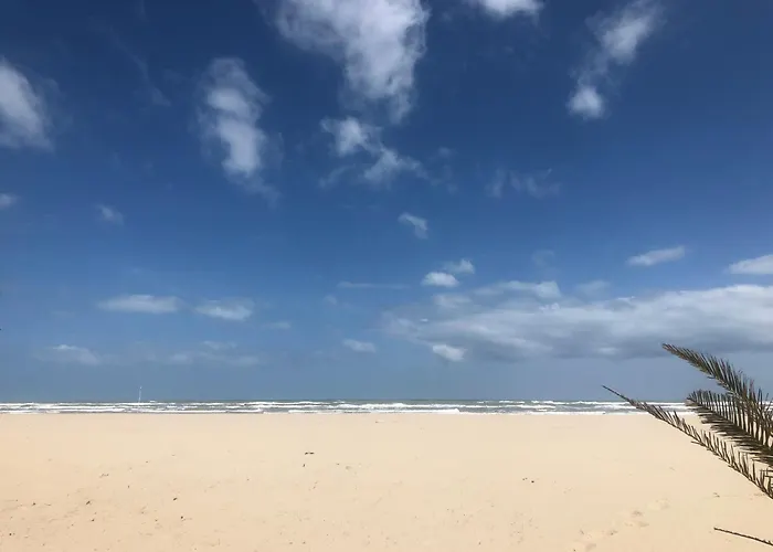 Recently Renovated Beachfront Retreat In 別荘 *