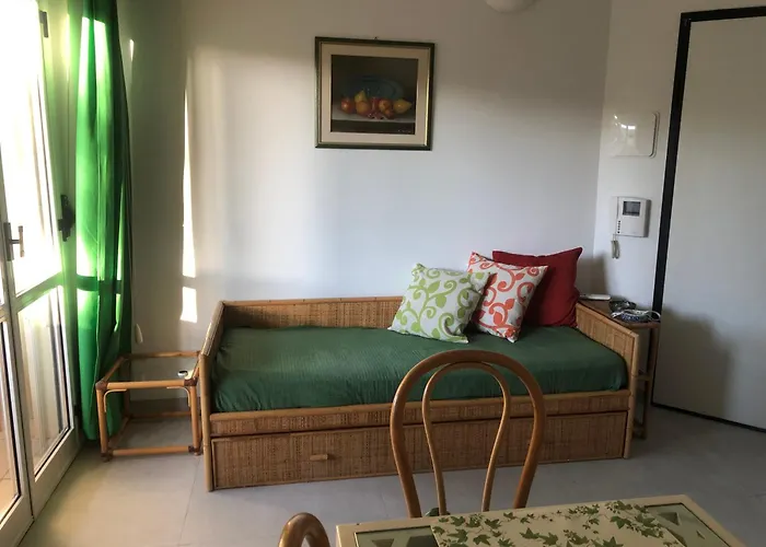 別荘 Recently Renovated Beachfront Retreat In *