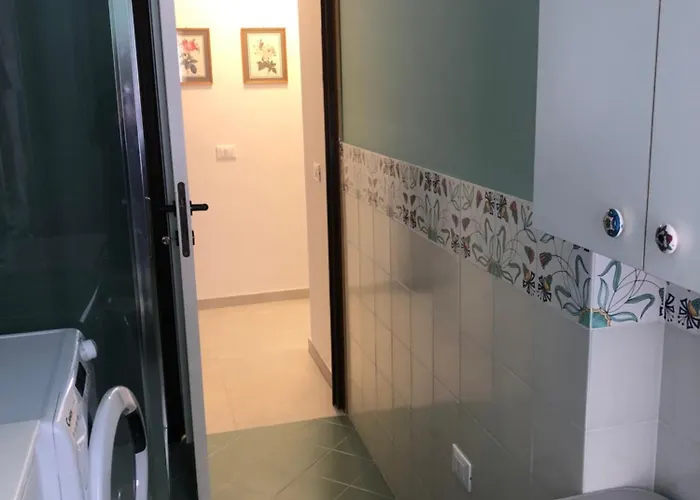 別荘 Recently Renovated Beachfront Retreat In